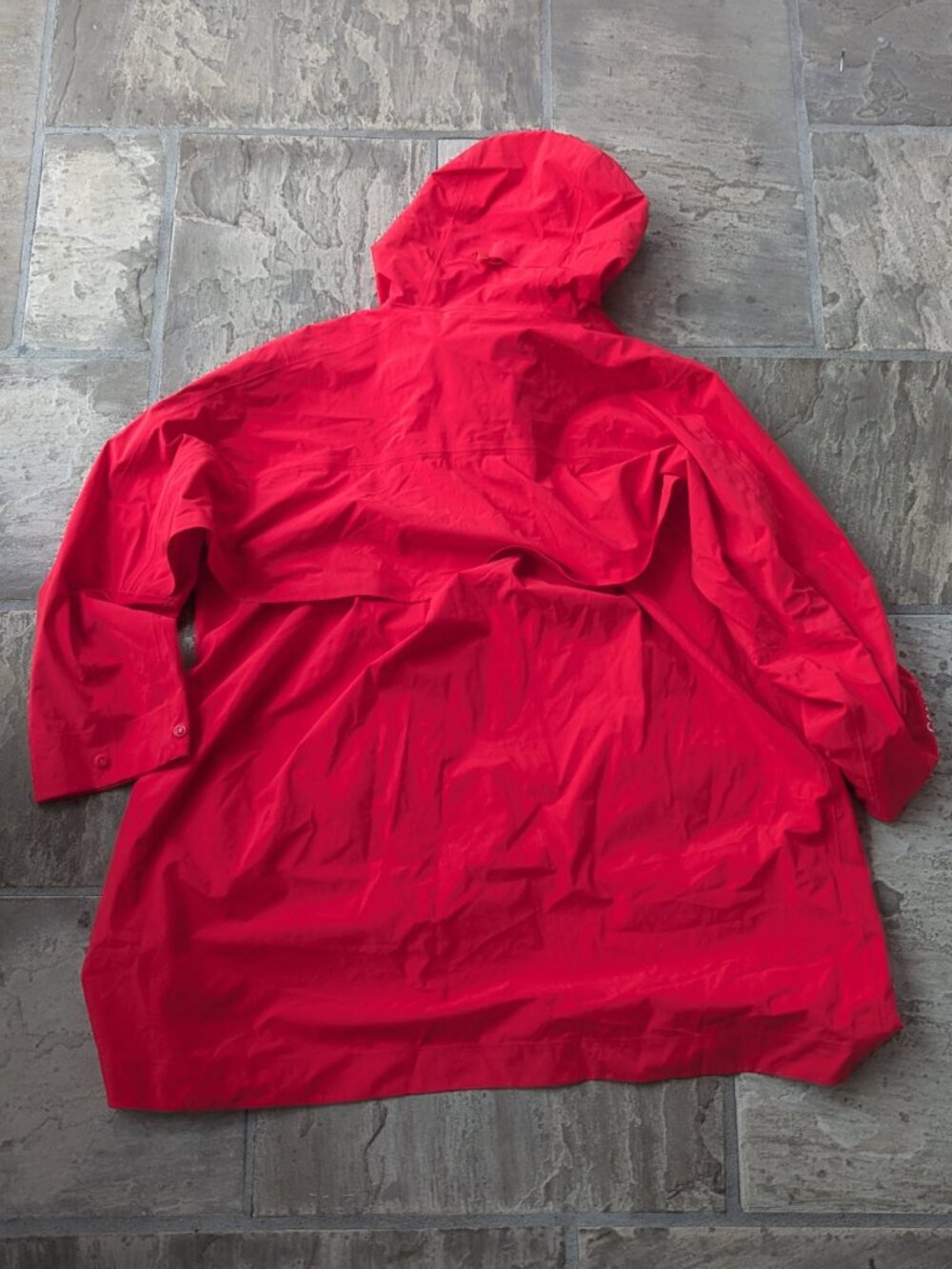Lululemon Team Canada Women's Rain Poncho - Picture 5 of 6